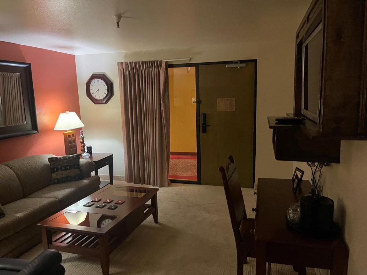 Ramada By Wyndham Viscount Suites Tucson East Exterior foto